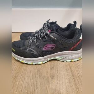 Skechers Hillcrest - Trail running shoe. Size 6.5